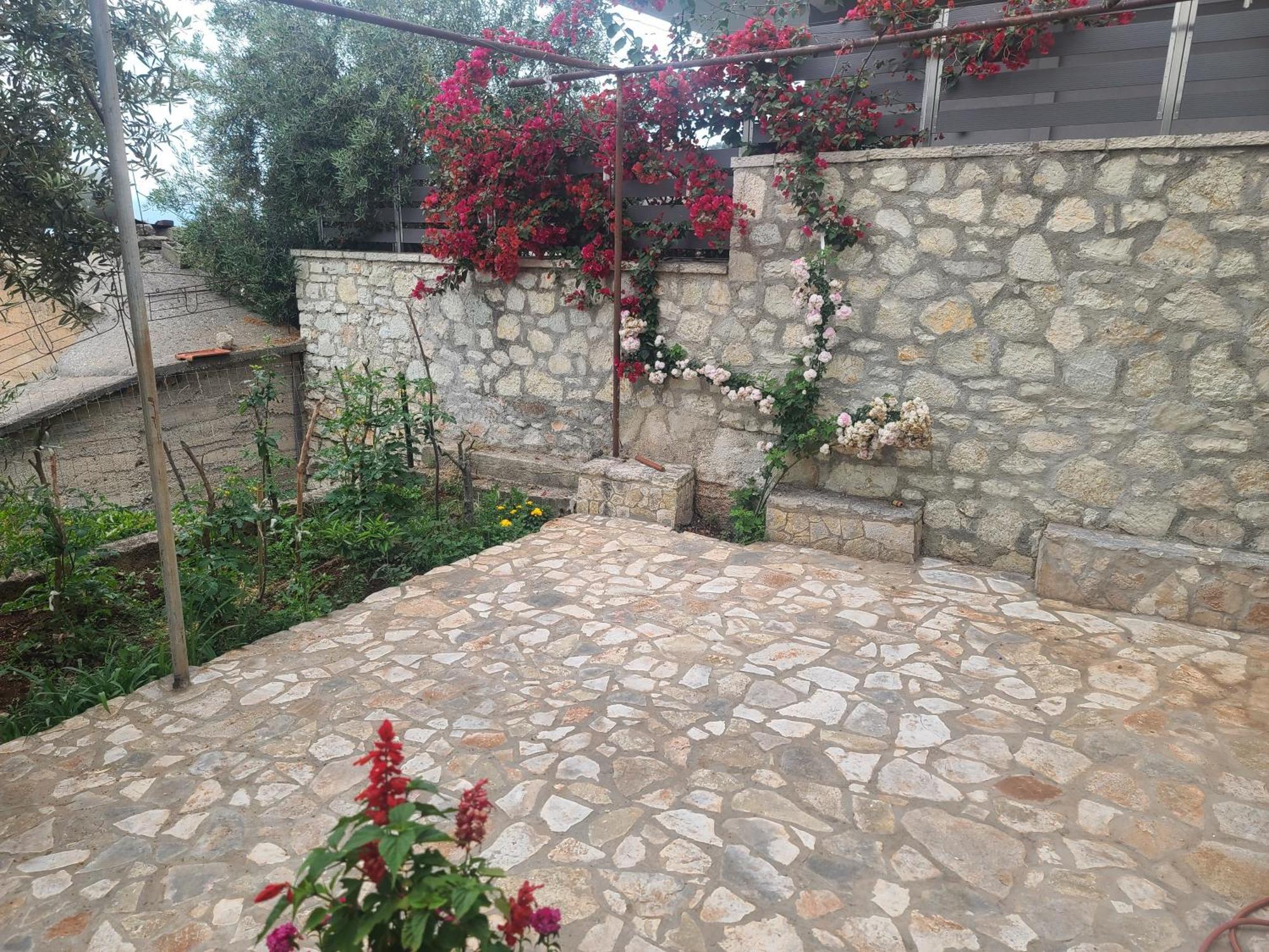 Hillside garden apartament Sarandë Habitación foto